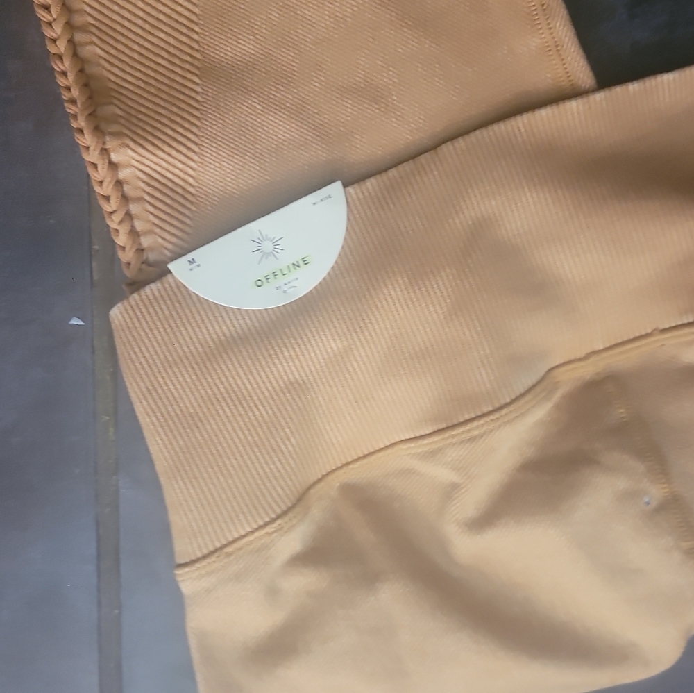 NWT Aerie High-Waist Seamless Leggings in Camel Golden with Side Perforation Med - Picture 3 of 4